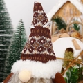 Charmant gnome de Noël en tricot avec chapeau à motif géométrique et barbe blanche douce - Marron