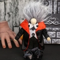 Poupée gnome vampire avec cheveux argentés et cape en satin pour décor d'Halloween - Noir