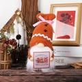 Muñeco Gnomo de café de jengibre de punto con gorro naranja y barba blanca adorno - Rudolph con Gorro de Concha Marrón