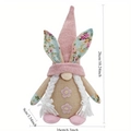 Dettaglio di gnomo pasquale con cappello rosa, orecchie floreali e trecce bianche - Stile Donna