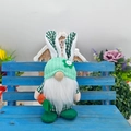 Gnomo di Pasqua con cappello a maglia verde, orecchie da coniglio e carota di peluche - Stile Gnomo Verde / Coniglio Verde