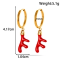 Boucles d'oreilles dorées en acier inoxydable avec pendentifs bois de renne rouges - Boucles d'Oreilles Pendentif Bois (YE-134)