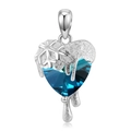Macro detail van S925 zilveren hart hanger met blauwe zirkoon en ijskoude textuur - Hanger Zonder Ketting (Y2K048) / 925 zilver