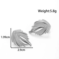 Orecchini a piuma in acciaio inossidabile argento con finitura spazzolata, 2,9 cm - Stile Foglia di Piuma (YE-088-Silver)