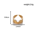 Verstellbarer goldener Edelstahlring mit V-Form-Design und gerippter Oberflächenstruktur - V-Form Gestreifter Stil (MN474) / Gold