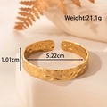 Bracciale rigido dorato regolabile in acciaio inox con motivo a cuore e martellato - Stile Martellato Largo (YB-135)