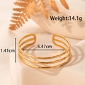 Bracciale rigido in acciaio inossidabile dorato con trama martellata e linee vuote - Stile Martellato a Triplo Strato (YB-139)