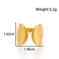 Anello in acciaio al titanio dorato con design a conchiglia e trama a coste - Stile Marino a Doppia Conchiglia Simmetrica (MN686) / Oro