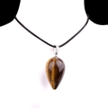 Collana con ciondolo a goccia in pietra occhio di tigre e cordino intrecciato nero - Occhio di tigre