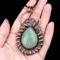 Collier vintage avec pierre verte en forme de goutte et support en bronze - Aventurine Verte
