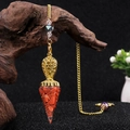Péndulo de resina dorada con trozos de cristal rojo y diseño decorativo de corazón - Jaspe Rojo