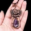 Vintage koperen uilenhanger met natuurlijke ruwe amethist op zwart koord - Amethist