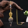 Colgante de péndulo hexagonal dorado con piedras naturales negras y detalle de corazón - Obsidiana copo de nieve