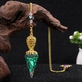 Péndulo dorado con cono hexagonal de resina relleno de piedras de malaquita verde - Malaquita (Sintética)
