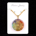 Pendentif octogonal en cristaux de guérison avec pierres colorées et totem Sri Yantra doré - Style de Chaîne