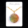 Pendentif octogonal en résine avec pierres naturelles et filigrane mandala doré - Style de Chaîne