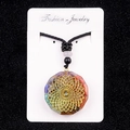 Collier en résine avec pierres de chakra et mandala doré de forme polygonale - Style Corde Tressée