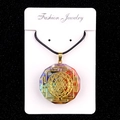 Pendentif octogonal avec pierres naturelles colorées et motif mandala doré - Style Lanière