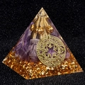 Amethyst Orgon Pyramide mit Kupferspule und Goldfolie auf schwarzem Grund - 5cm / Amethyst + Kupferdraht (Q2)