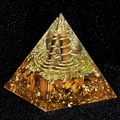 Orgon-Pyramide mit Tigerauge, Kupferspulen und Goldfolie in klarem Harzsockel - P2-Tigerauge Stil / 5cm