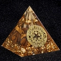 Handgefertigte Orgonit-Pyramide mit Tigerauge-Steinen, Kupferspule und Goldfolie - 5cm / Tigerauge + Kupferdraht (Q3)