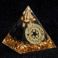 Handgefertigte Orgonit-Pyramide mit schwarzen Steinen, Goldfolie und Pentagramm - 5cm / Obsidian + Kupferdraht (Q4)