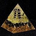 5cm Orgonit Pyramide mit Peridot Kristallen, Kupferspule und schwarzem Spinell - P4-Obsidian Stil / 5cm