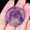 Pendentif donut en améthyste naturelle avec des fissures de glace internes uniques - Améthyste