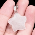 Pendentif en quartz en forme d'étoile avec fermoir argenté poli tenu à la main - Cristal blanc / 20mm