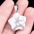 Pendentif étoile en turquoise blanche avec attache en métal argenté pour création bijoux - Howlite / 20mm