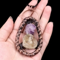 Collier artisanal en bronze avec des pierres d'améthyste et de citrine brute - Citrine