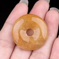 Pendentif donut en pierre d'oeil de tigre jaune avec texture marbrée naturelle - Jade jaune