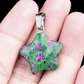 Pendentif étoile en rubis zoisite naturel avec texture minérale verte et violette unique - Ruby Zoisite / 20mm