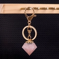 Roze kristallen steen hars sleutelhanger met goudkleurige metalen clip - Rozenkwarts