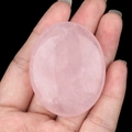 Pierre de massage ovale en quartz rose naturel pour les soins SPA et la relaxation - Quartz rose