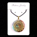 Pendentif octogonal en résine avec pierres chakra et symbole mandala om doré - US 8