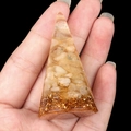 Orgonite piramide variant met citrien stenen en goudfolie in heldere hars - Gele Jade