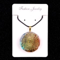 Pendentif octogonal en résine avec cristaux colorés et motif mandala en métal doré - Taille 17