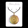 Collier mandala avec cristaux de chakra colorés et pendentif en maille spirale dorée - Style 27