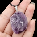 Pendentif en améthyste brute naturelle avec cordon noir réglable pour femmes - Améthyste Foncée