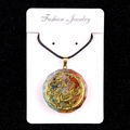 Pendentif en résine avec pierres naturelles et relief dragon doré sur cordon noir - N° 32
