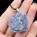 Pendentif en pierre de lapis-lazuli brut avec clip argenté sur cordon noir - Lapis-lazuli