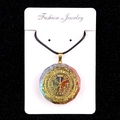 Pendentif octogonal en orgonite avec pierres naturelles et symbole Vegvisir doré - Style 44