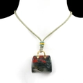 Halsketting met bloedsteen handtas hanger en grijsgroen handgeweven koord - Afrikaanse Bloedsteen