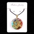 Pendentif hexagonal en résine de cristal naturel coloré avec symbole Om lotus doré - Style 45