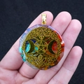 Pendentif Orgone octogonal en résine avec cristaux colorés et symbole de l'Arbre de Vie - Arbre de Vie Triple Déesse (No. 29)