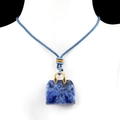Ketting met blauwe sodaliet handtas hanger, gouden handvat en gevlochten touw - Blauwe sodaliet