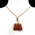 Halsketting met handtasvormige obsidiaan hanger aan een kaki gevlochten koord - Mahonie obsidiaan