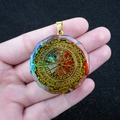 Pendentif Orgone hexagonal avec pierres naturelles colorées et symbole de boussole - Boussole Viking Runes (No. 44)