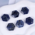 Set di sei ciondoli esagonali sfaccettati in pietra naturale blu con fori preforati - Sodalite blu